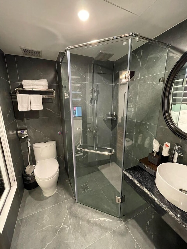 Aquarius Premium Hotel 47/49