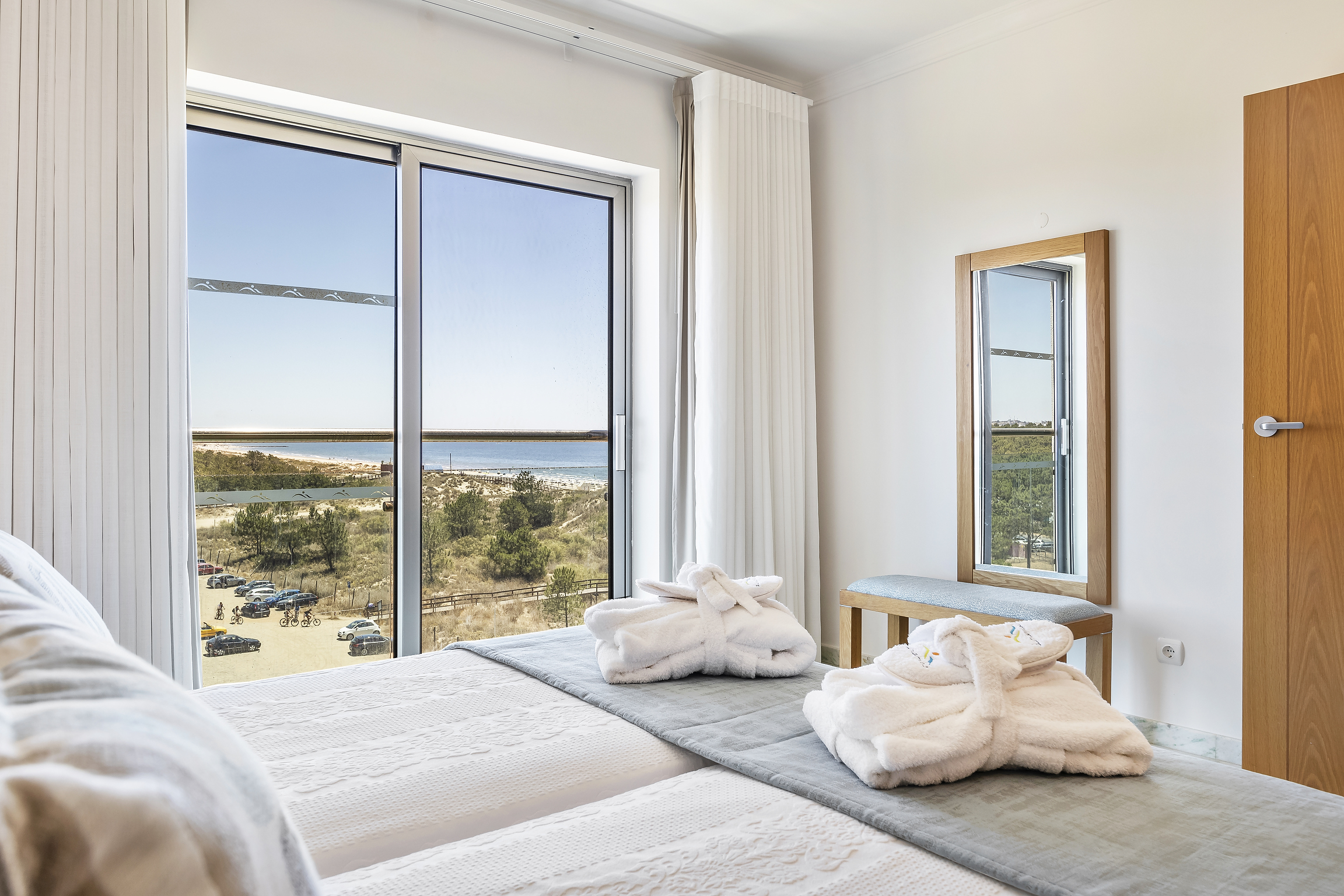 Room, Land View