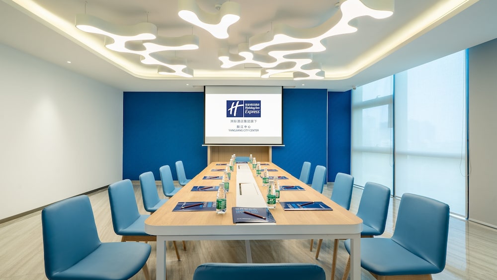Holiday Inn Express Yangjiang City Center An Ihg Hotel 47/56