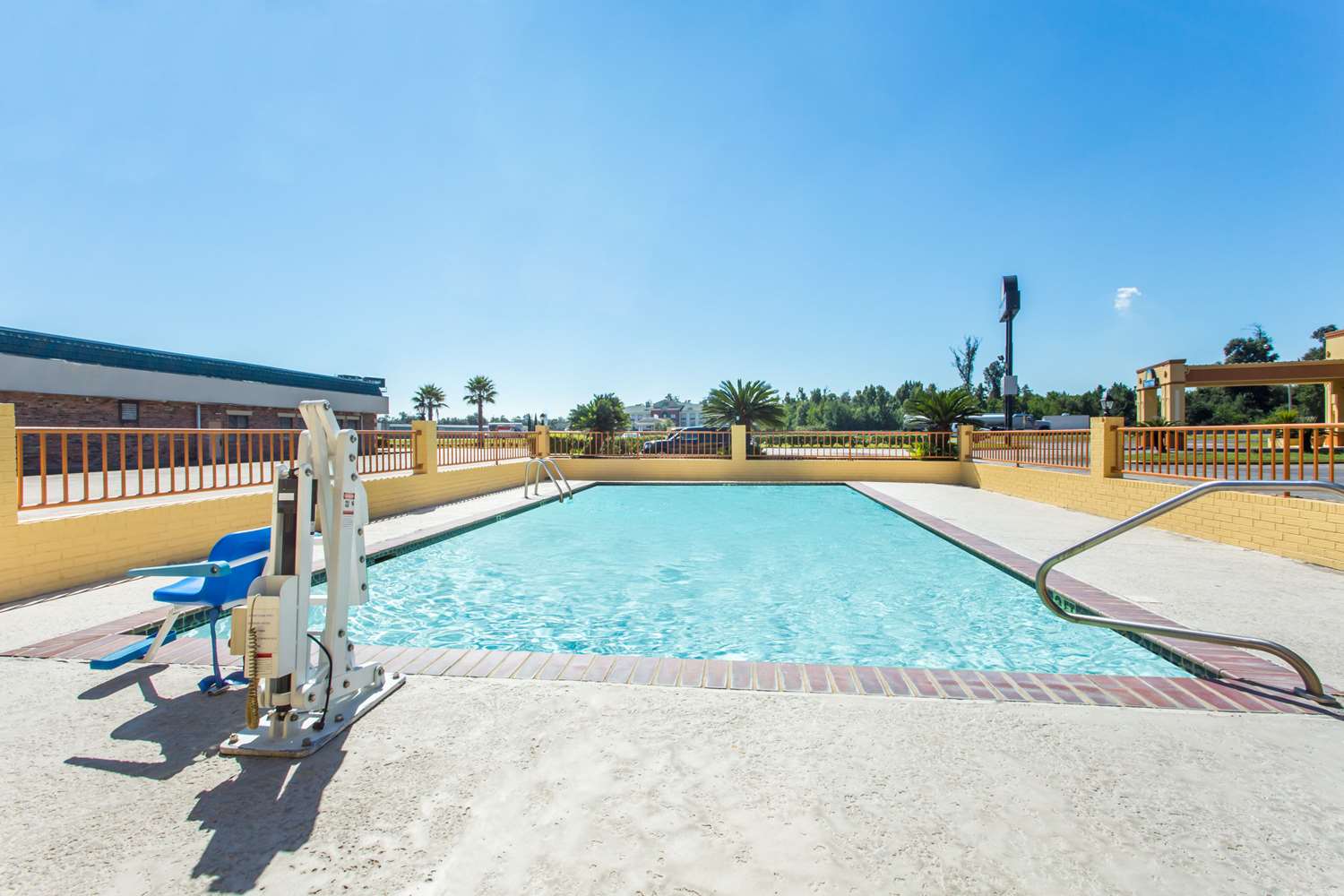 Days Inn By Wyndham Orange 22/25