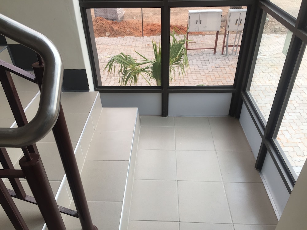 Cycad Palm Hotel 4/50