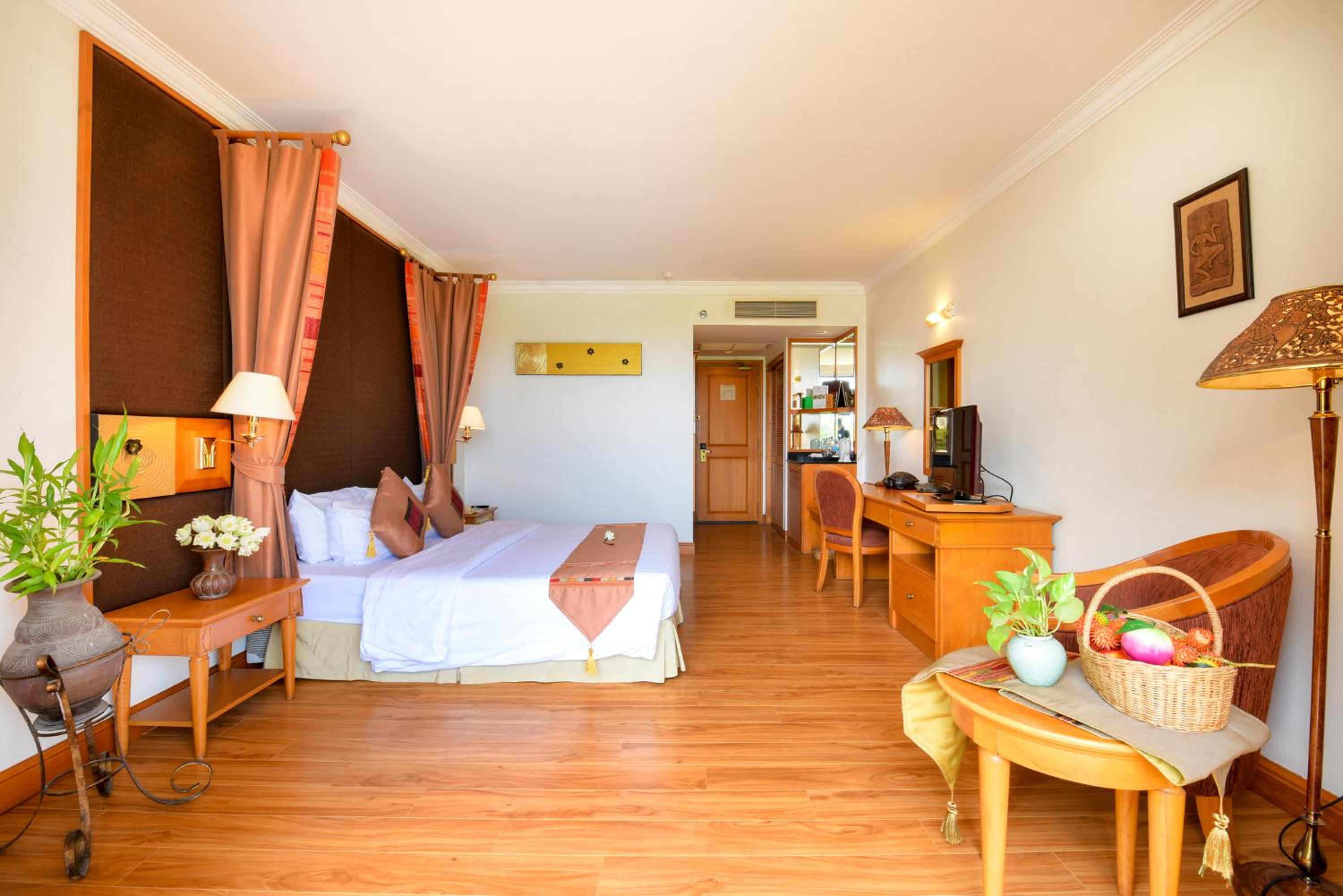 غرفة ديلوكس بسرير مزدوج بإطلالة على المسبح بشرفة، ANGKOR CENTURY RESORT AND SPA 7/10