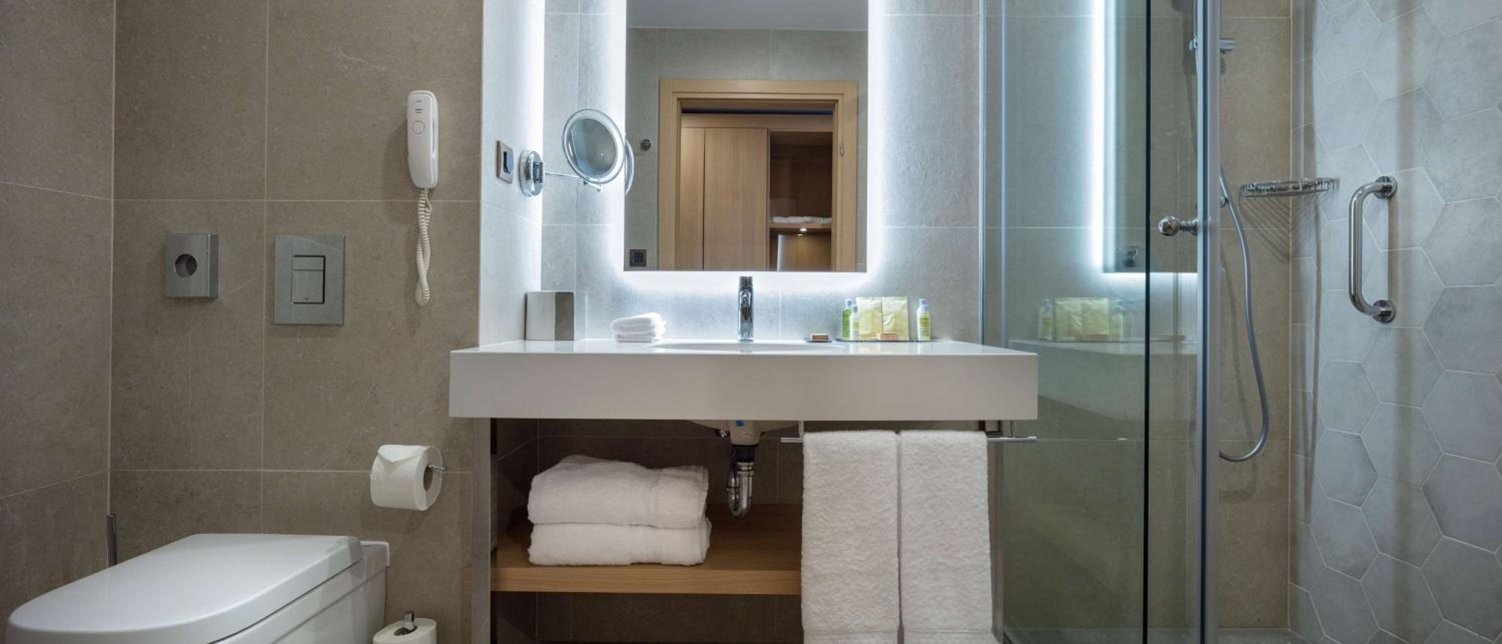 غرفة بسرير كينج، DoubleTree by Hilton Plovdiv Center 7/10