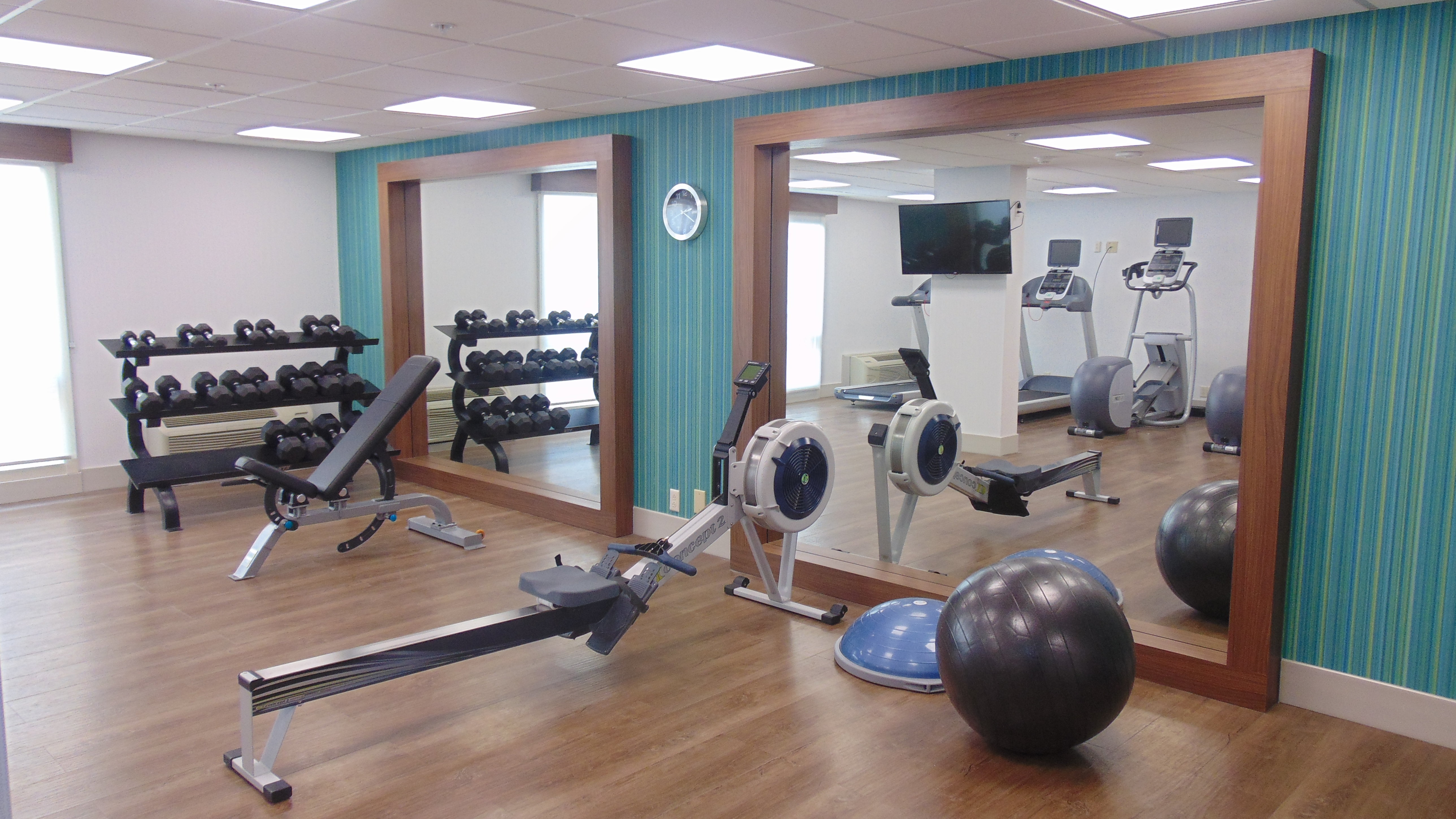 Holiday Inn Express Suites Wapakoneta 38/57