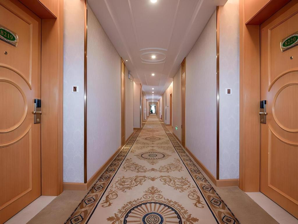Vienna Hotel (Shenzhen Pingdi Huancheng South Road) 28/49