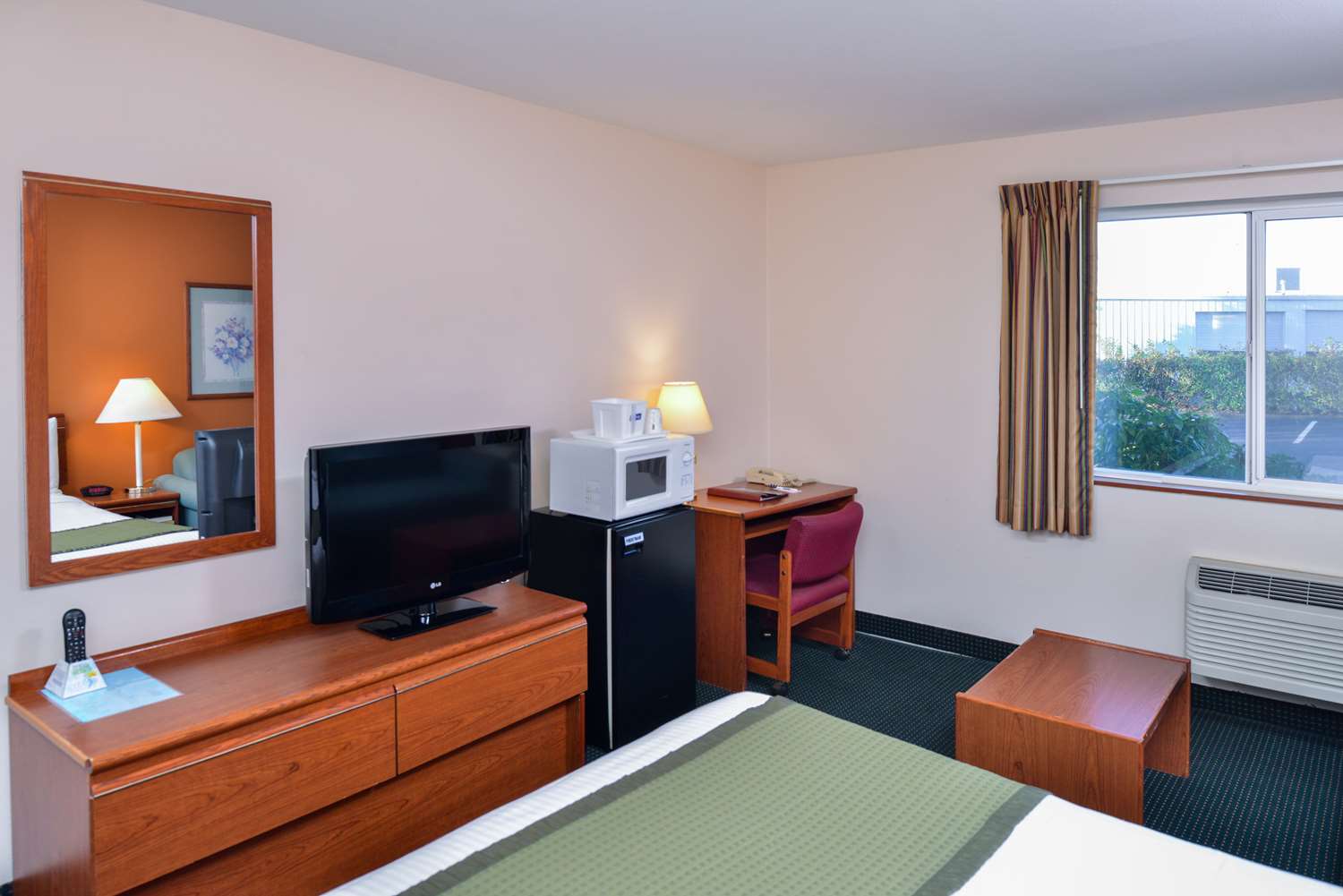 Travelodge Suites By Wyndham Newberg 20/60