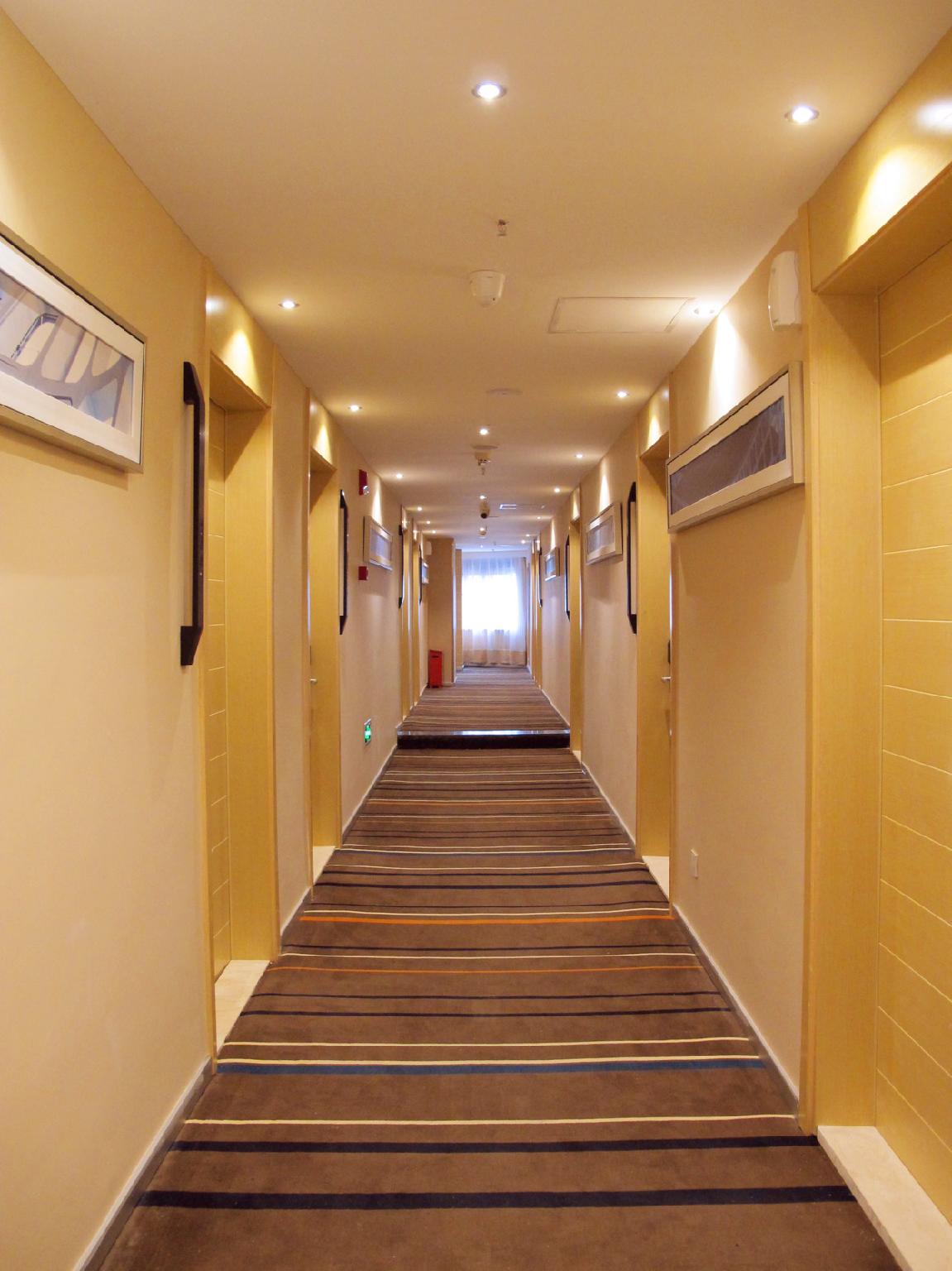 City Comfort Inn (Chongqing Yangjiaping Pedestrian Street Light Rail Station) 30/48