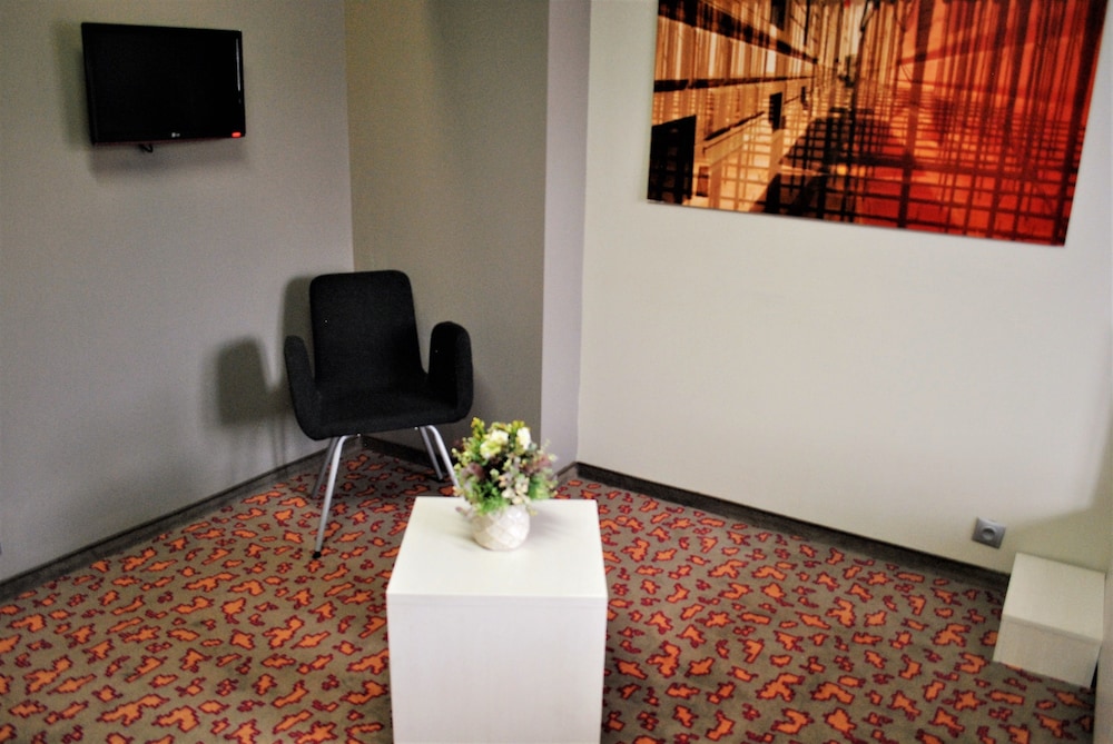 Kongres Hotel Roca 53/76