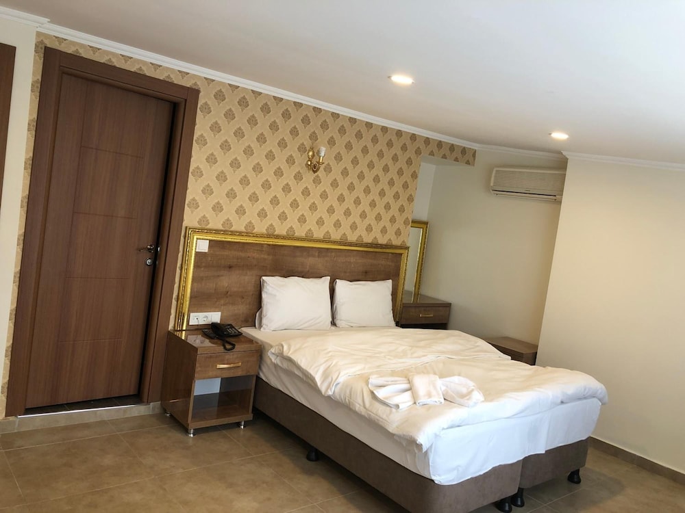 Hotel Real Life 12/74