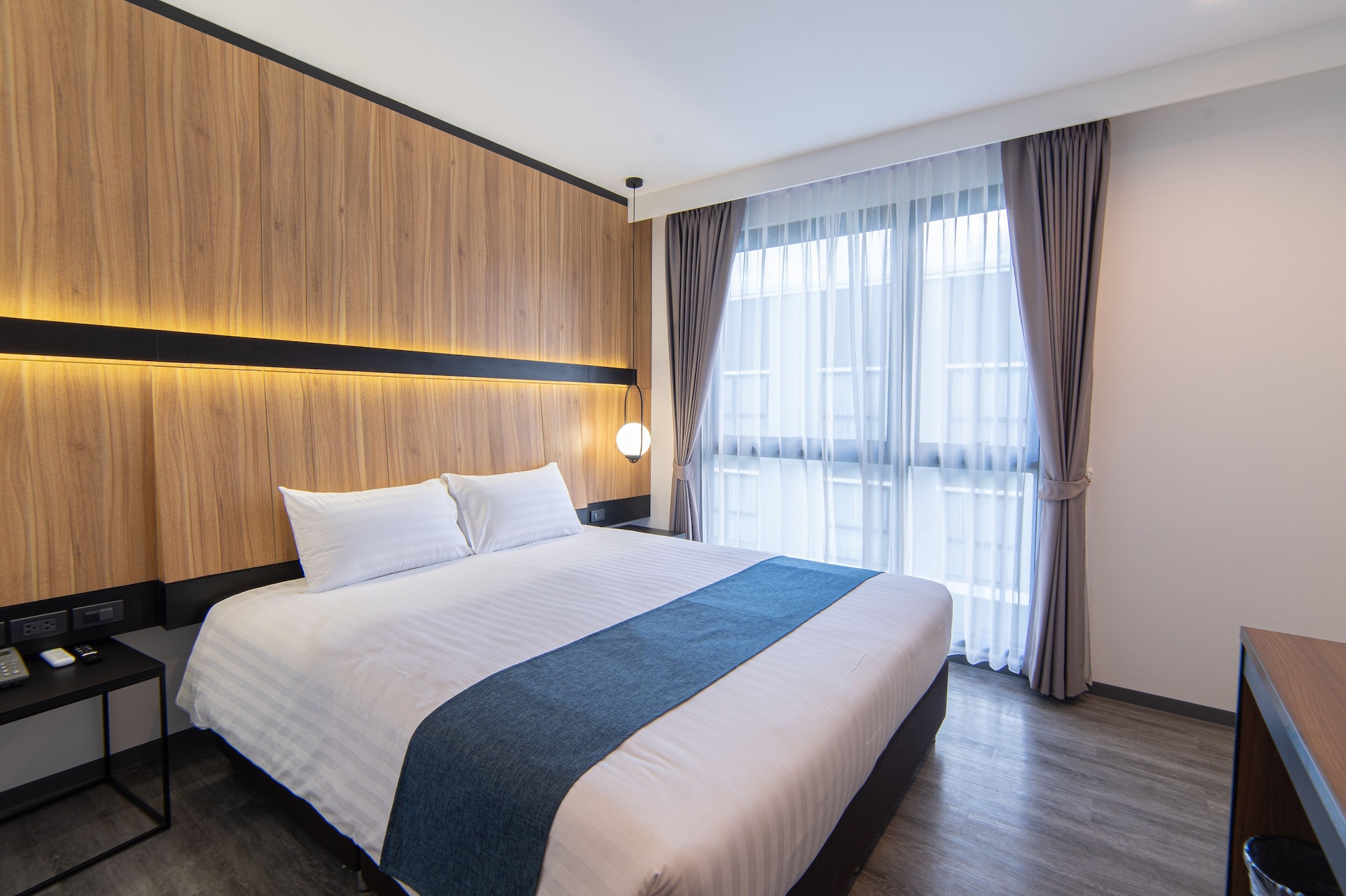 Deluxe, King Bed