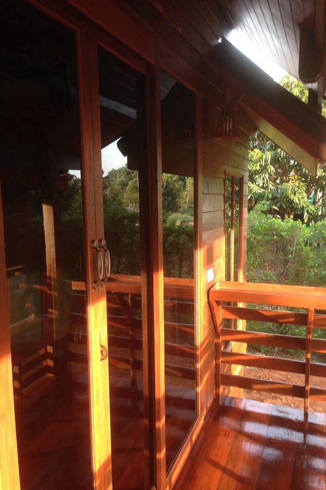 Check In & Chill Out Laem Sok Pier 11/28