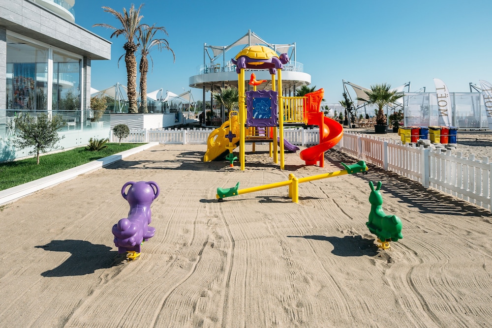 Hotel Opera Mamaia 57/70