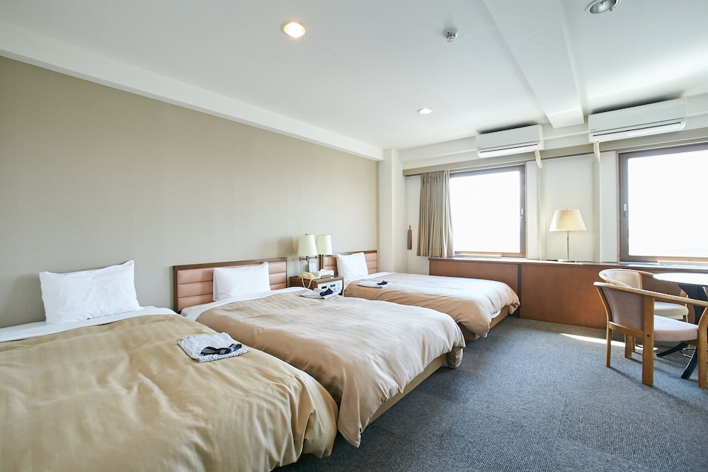 ROOM, TRIPLE