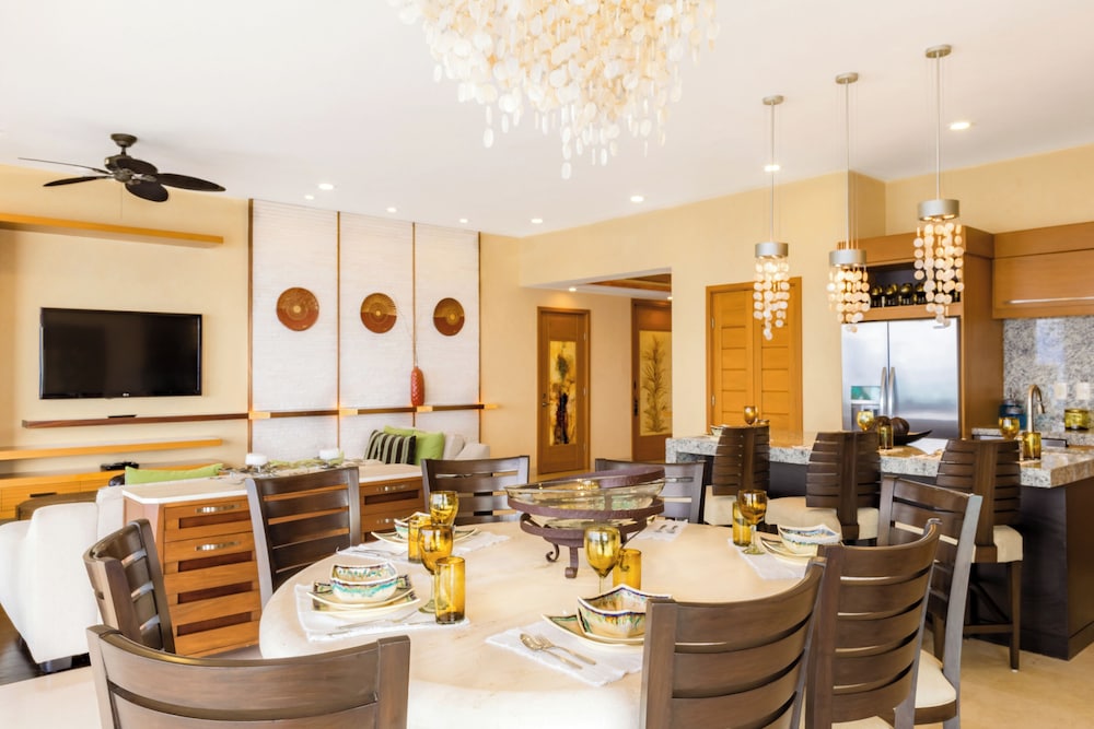 Garza Blanca Residences 67/74
