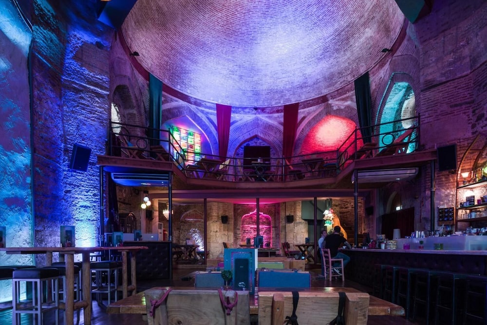 TRINITY BOUTIQUE HOTEL 38/45