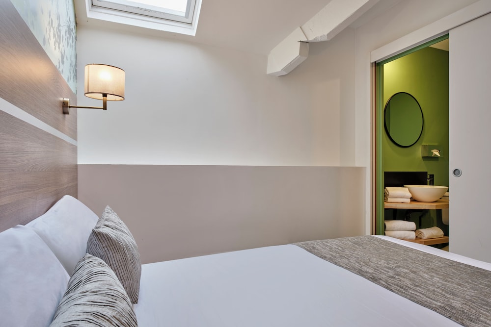 LOGIS BEAUJOIRE HOTEL 17/37