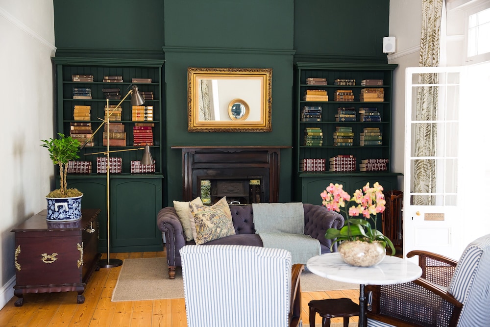 River Manor Boutique Hotel 40/58
