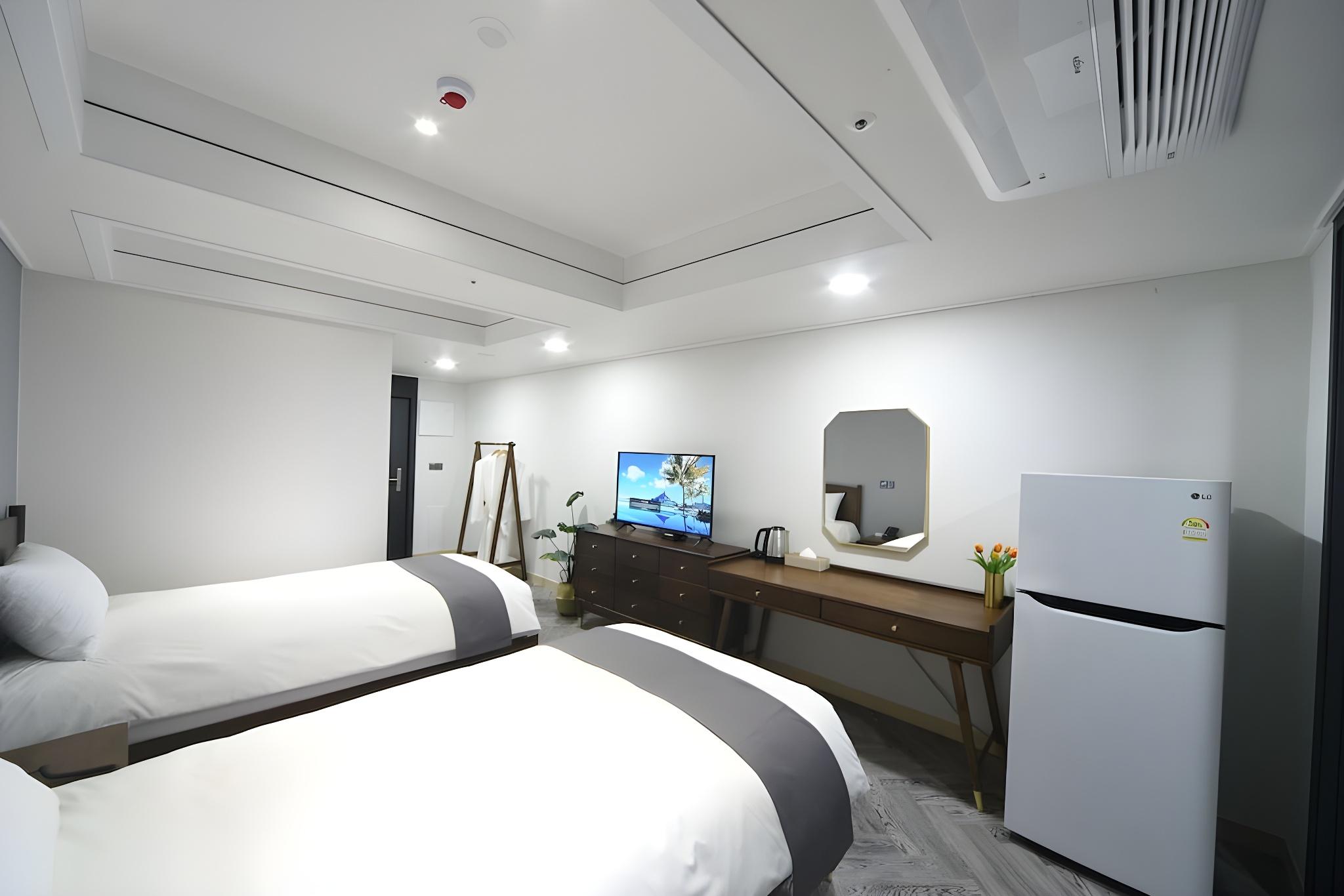 Superior, 2 Double Beds, Pool Access