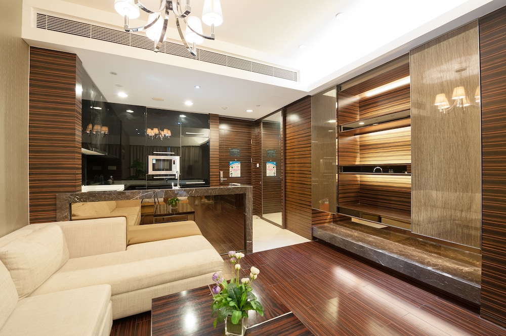 Yicheng Apartment Poly World Center 6/59