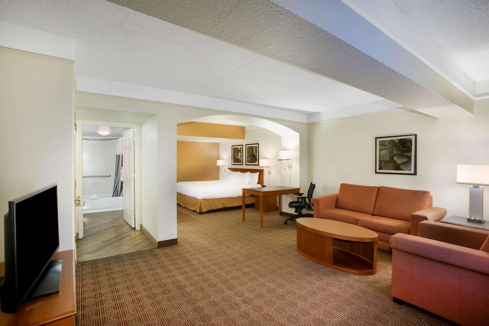 La Quinta Inn by Wyndham Austin Capitol / Downtown 30/43