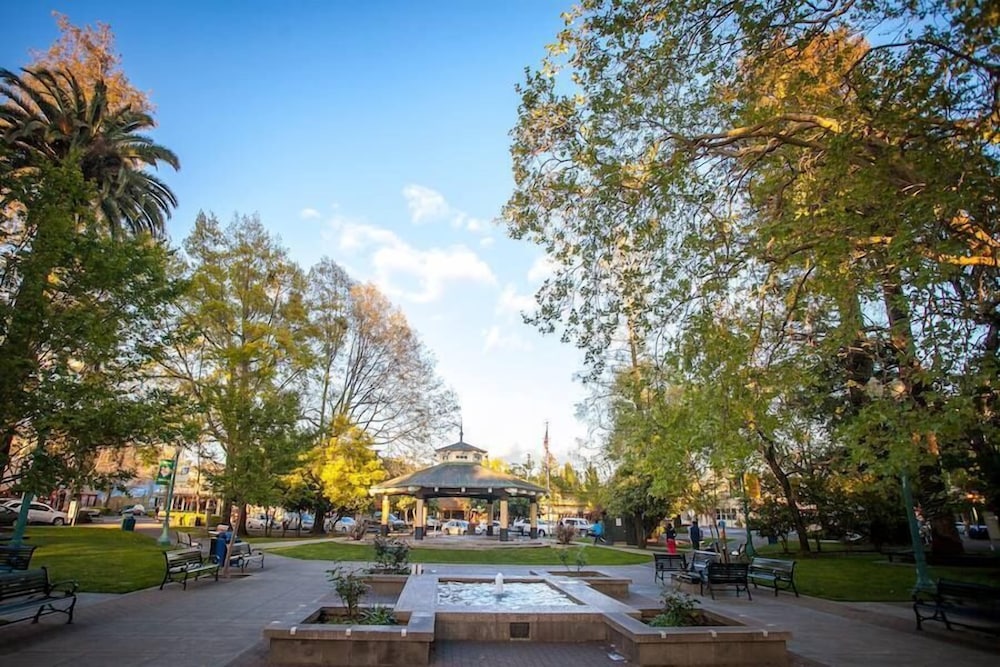 Healdsburg Inn on the Plaza, A Four Sisters Inn 52/54