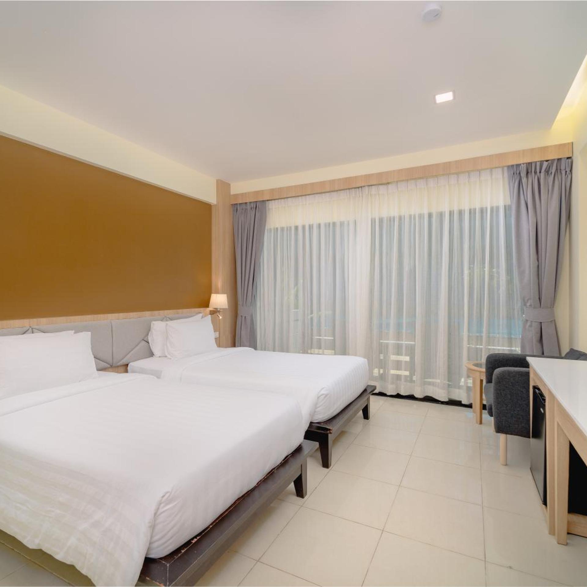 Deluxe, Double or Twin Bed, Pool Access