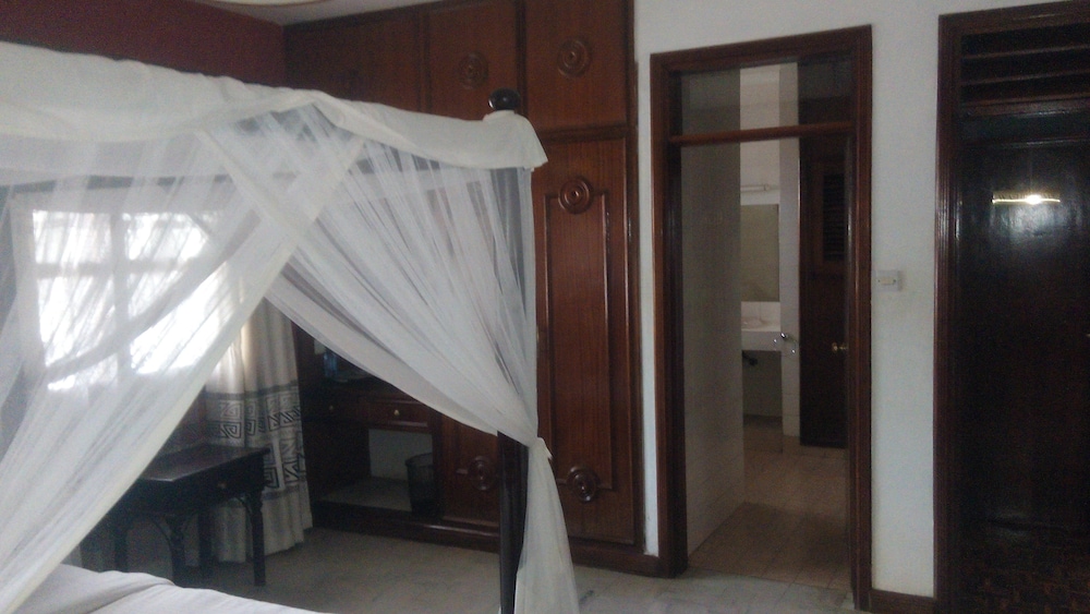 Twiga Sanctuary Resort 10/14