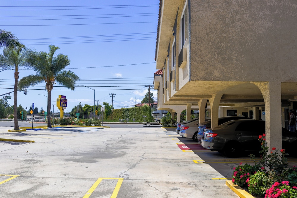 Orange Tustin Inn 52/62