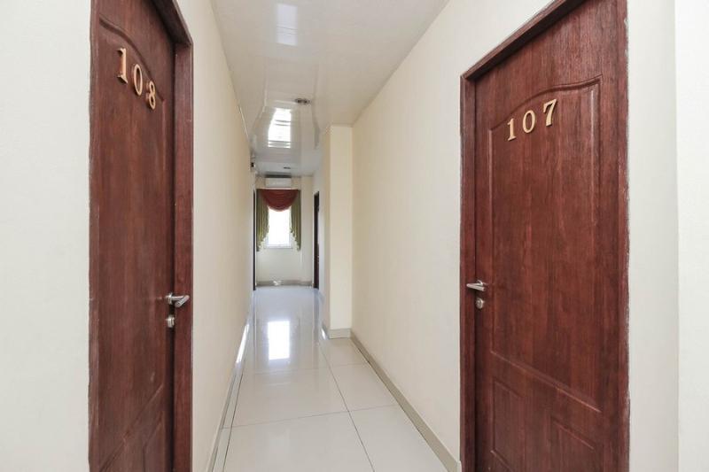 Reddoorz Plus Cikarang 14/20