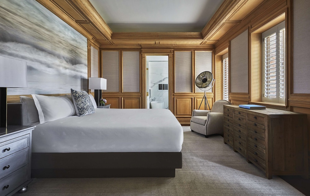 SIGNATURE, PALISADE, SUITE, KING BED, 1.5 BATHROOMS, SOFA