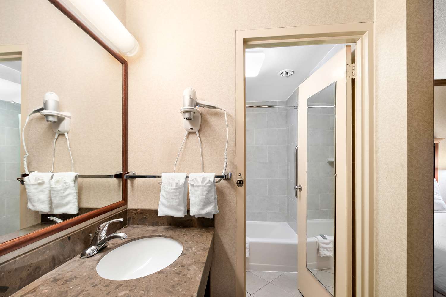 2 Rooms, Suite, King Bed, Sofa