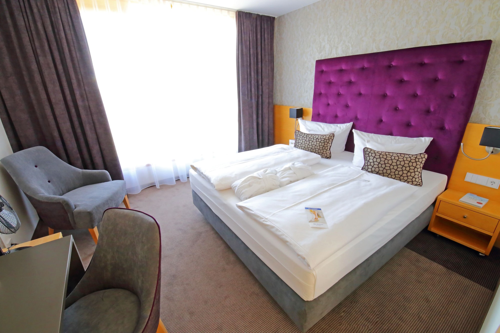 Room, Triple, 1 King and 1 Single Beds