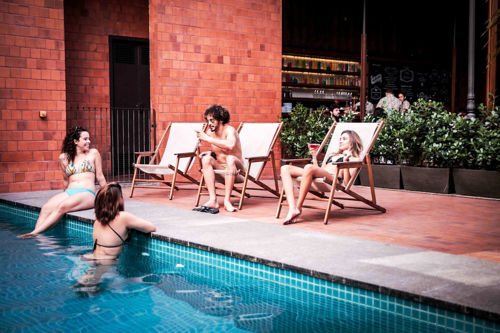 Villa 25 Hostel & Suites 49/69