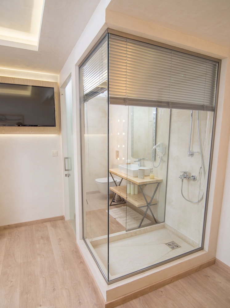 Panellinion Luxury Rooms 40/41