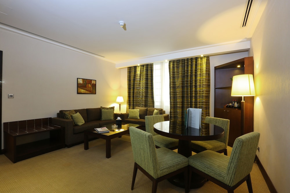 Ayass Hotel 54/74