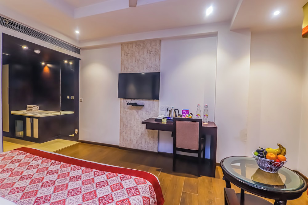 Godwin Deluxe Hotel 19/64