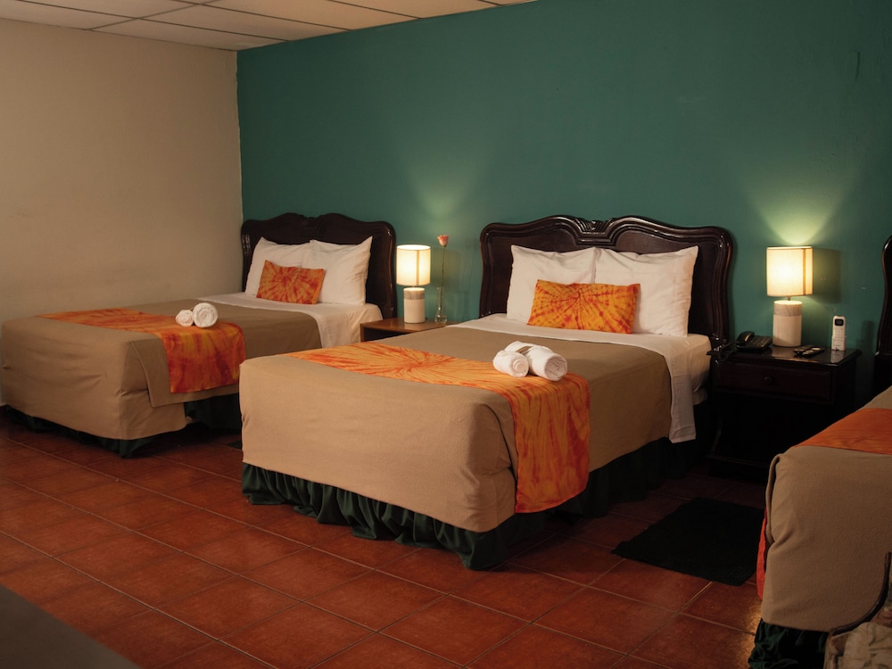 Eco Hotel Mariscal 15/59
