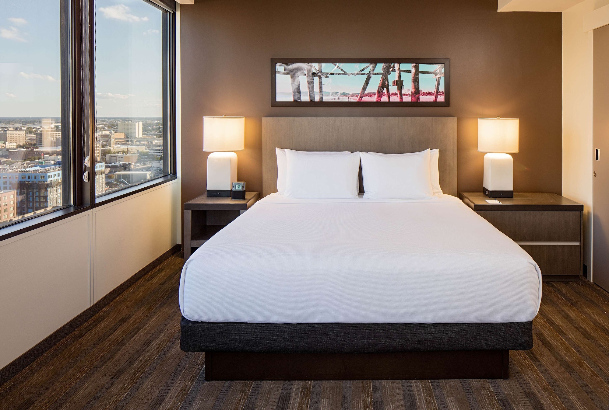 1 BEDROOM, SUITE, KING BED