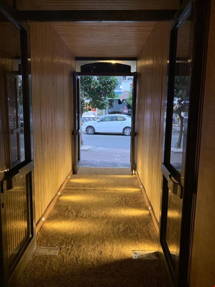 Ramona Kale Hotel 9/16