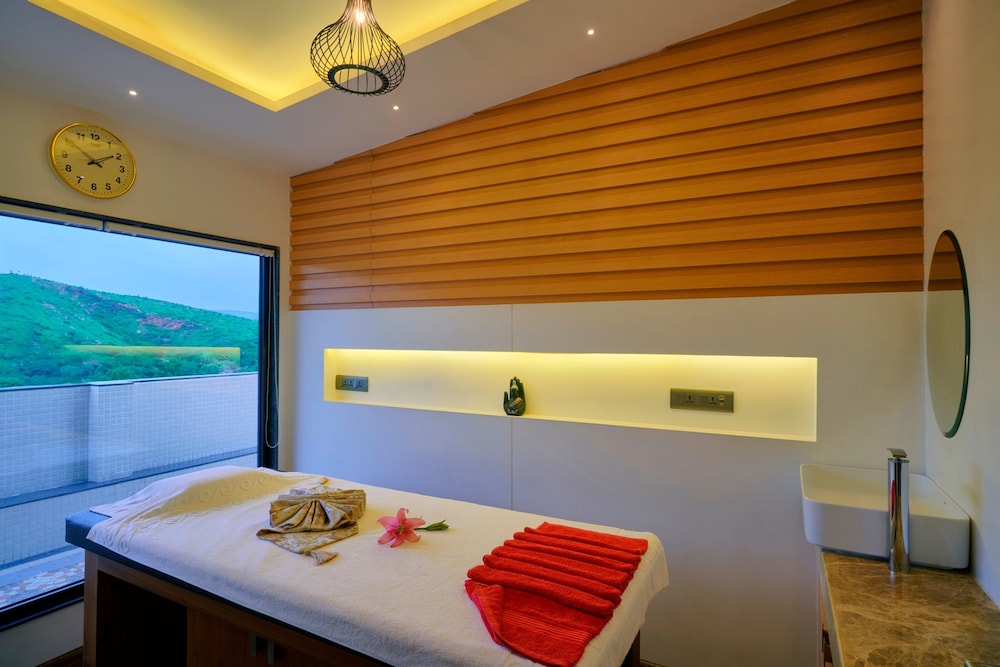 Blu Feather Hotel & Spa 41/69