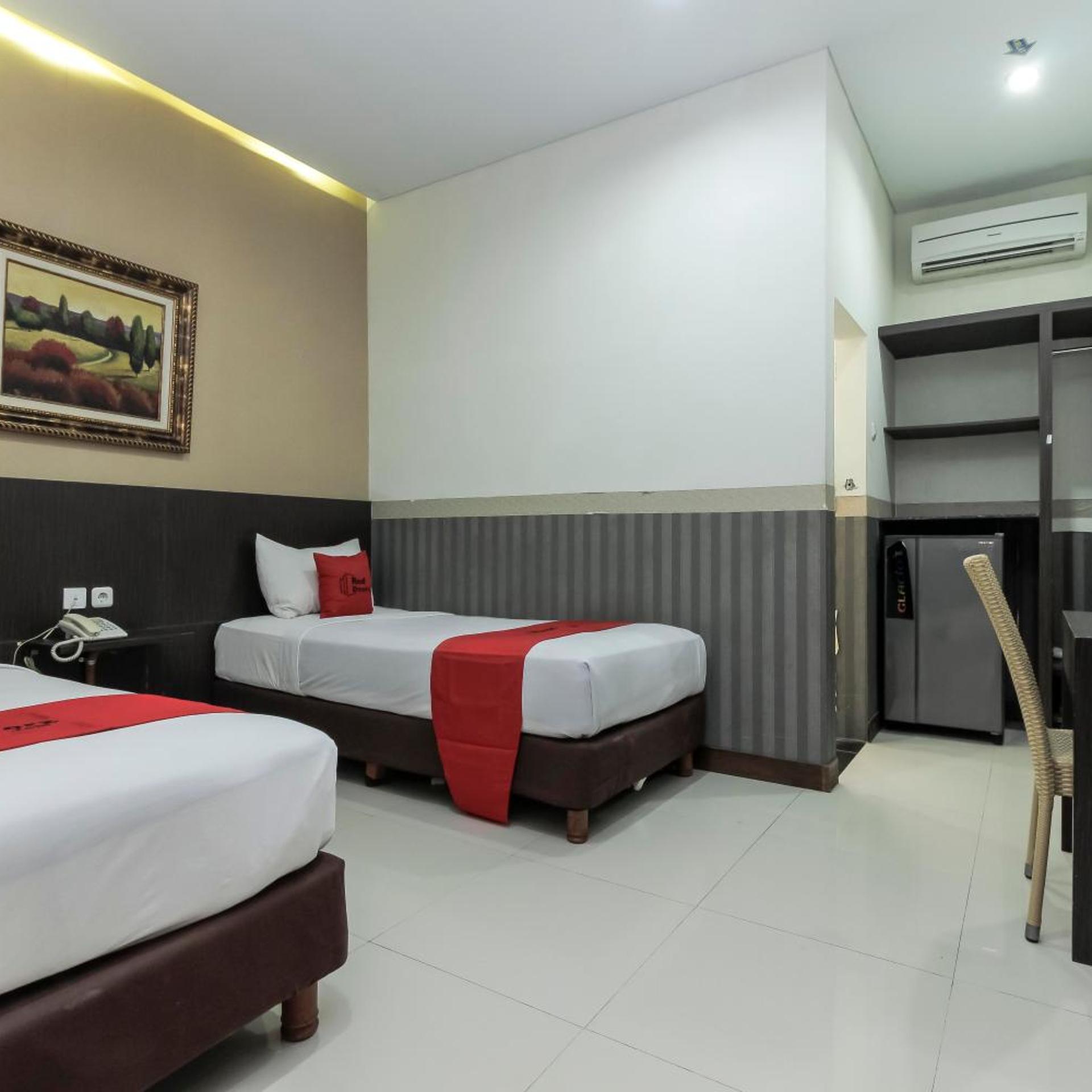 Reddoorz Plus @ Tuparev Cirebon 32/62