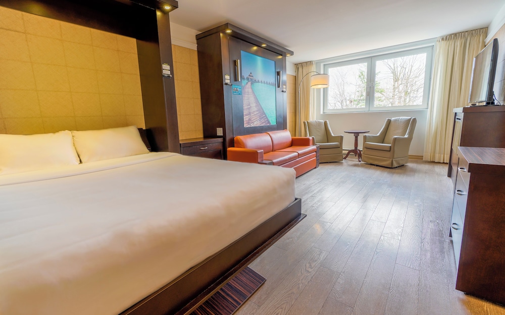 Great, 2 Rooms, Suite, 1 Queen and 2 Murphy Beds, Queen Murphy Bed
