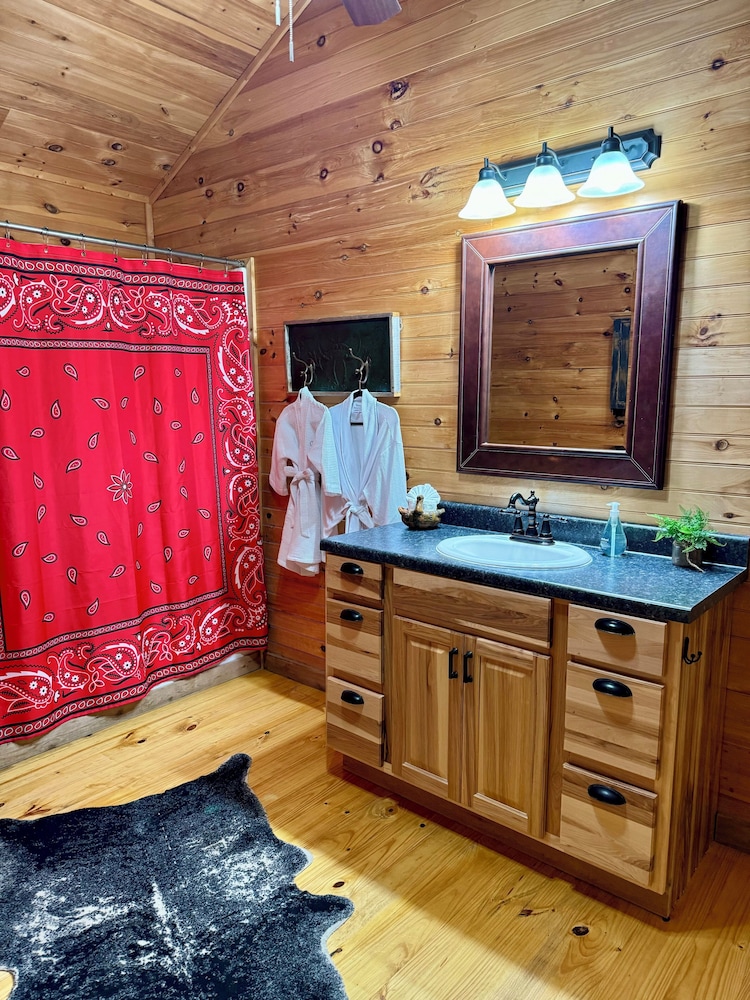 Panoramic, Cabin, King Bed, Hill View, Hot Tub، City on a Hill at Spring Creek 9/10
