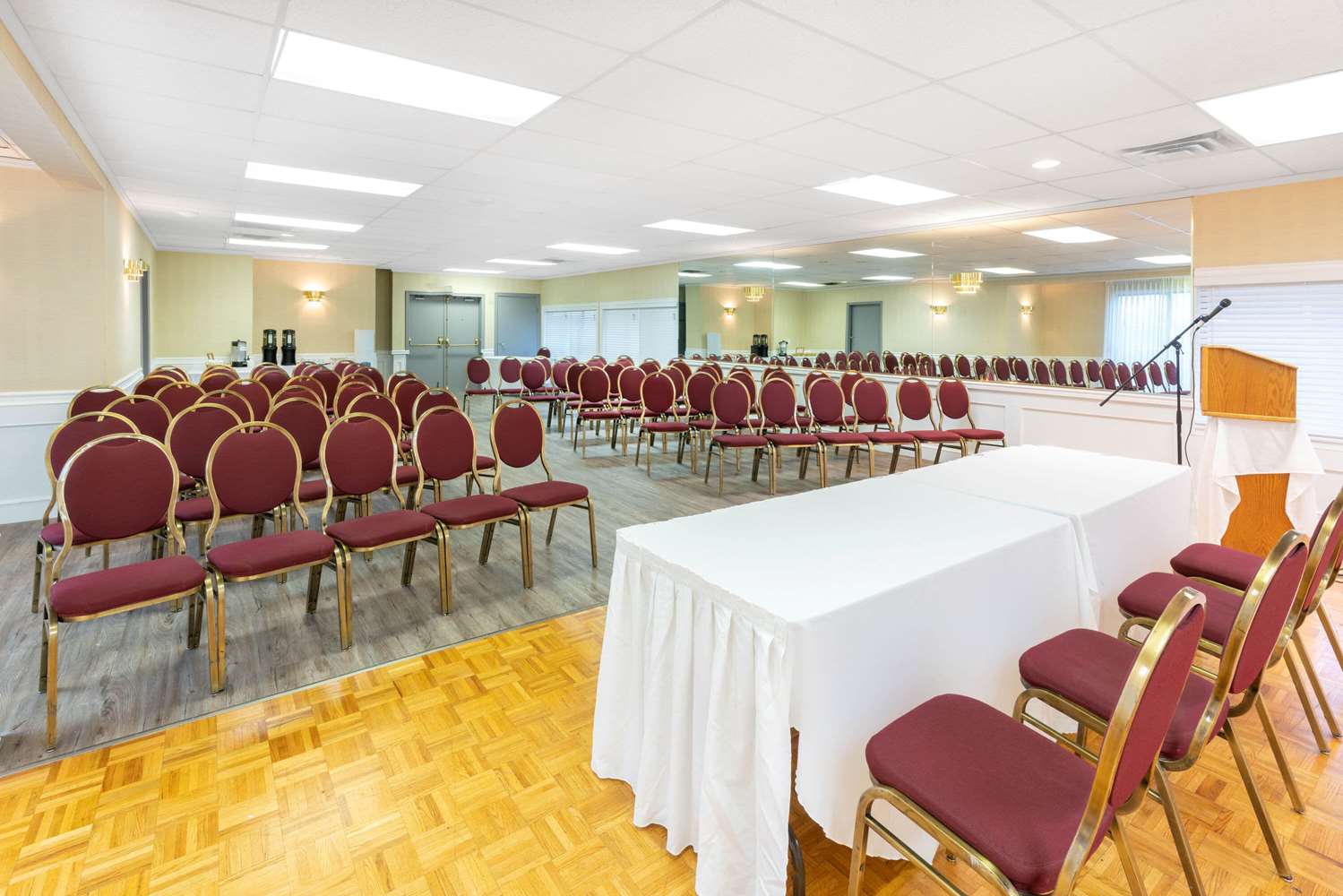 Ramada By Wyndham Coquitlam 44/56