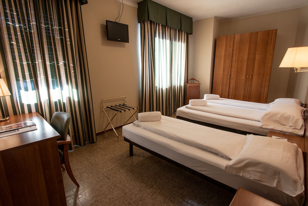 Hotel Corona 24/64