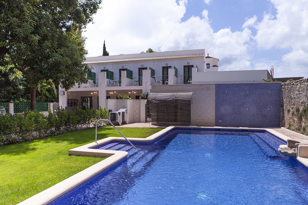 Ad Hoc Vitae Retreats & Health 16/20