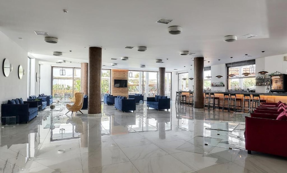Lambi Hotel 3/59
