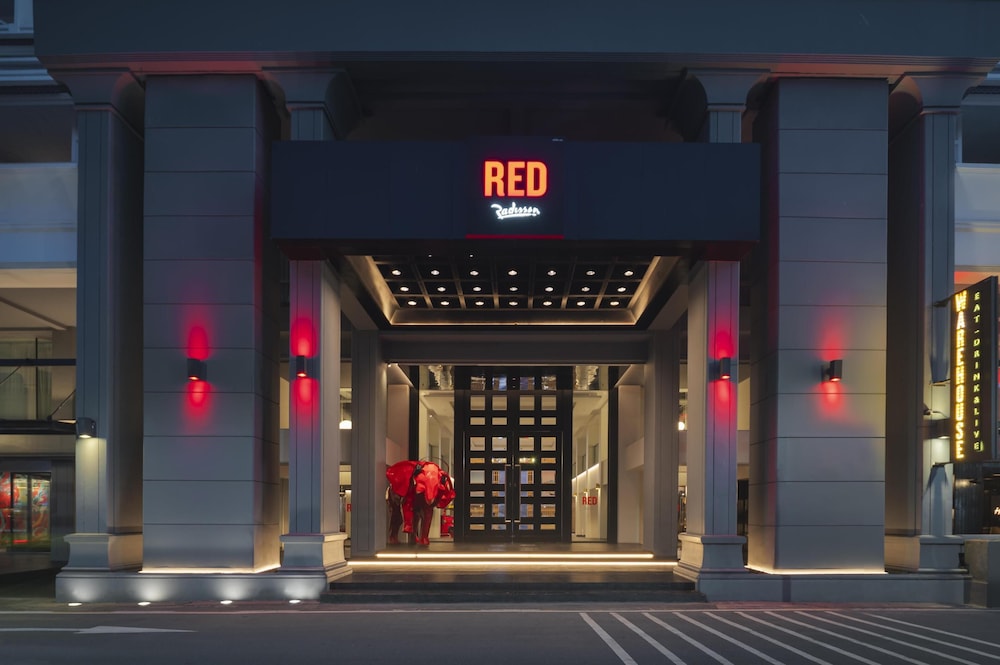 普吉岛巴东海滩瑞士酒店度假村(Radisson RED Phuket Patong Beach) 图片4