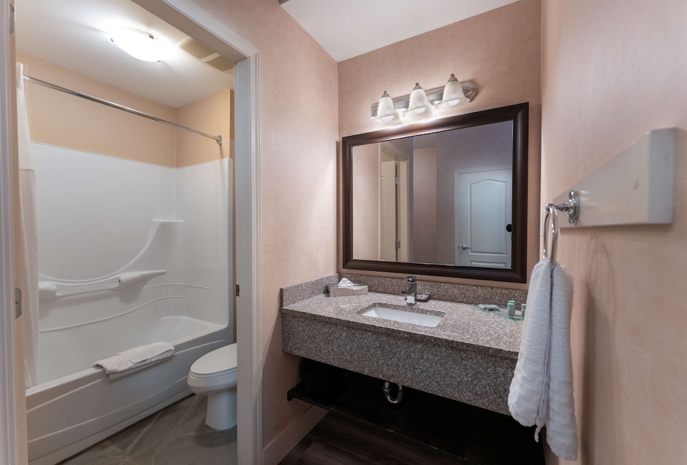غرفة قياسية بسريرين كوين، Prestige Cranbrook Hotel, BW Premier Collection 2/2