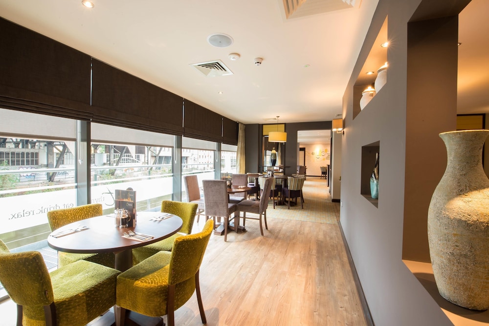 Premier Inn Manchester City Centre West Hotel 32/50